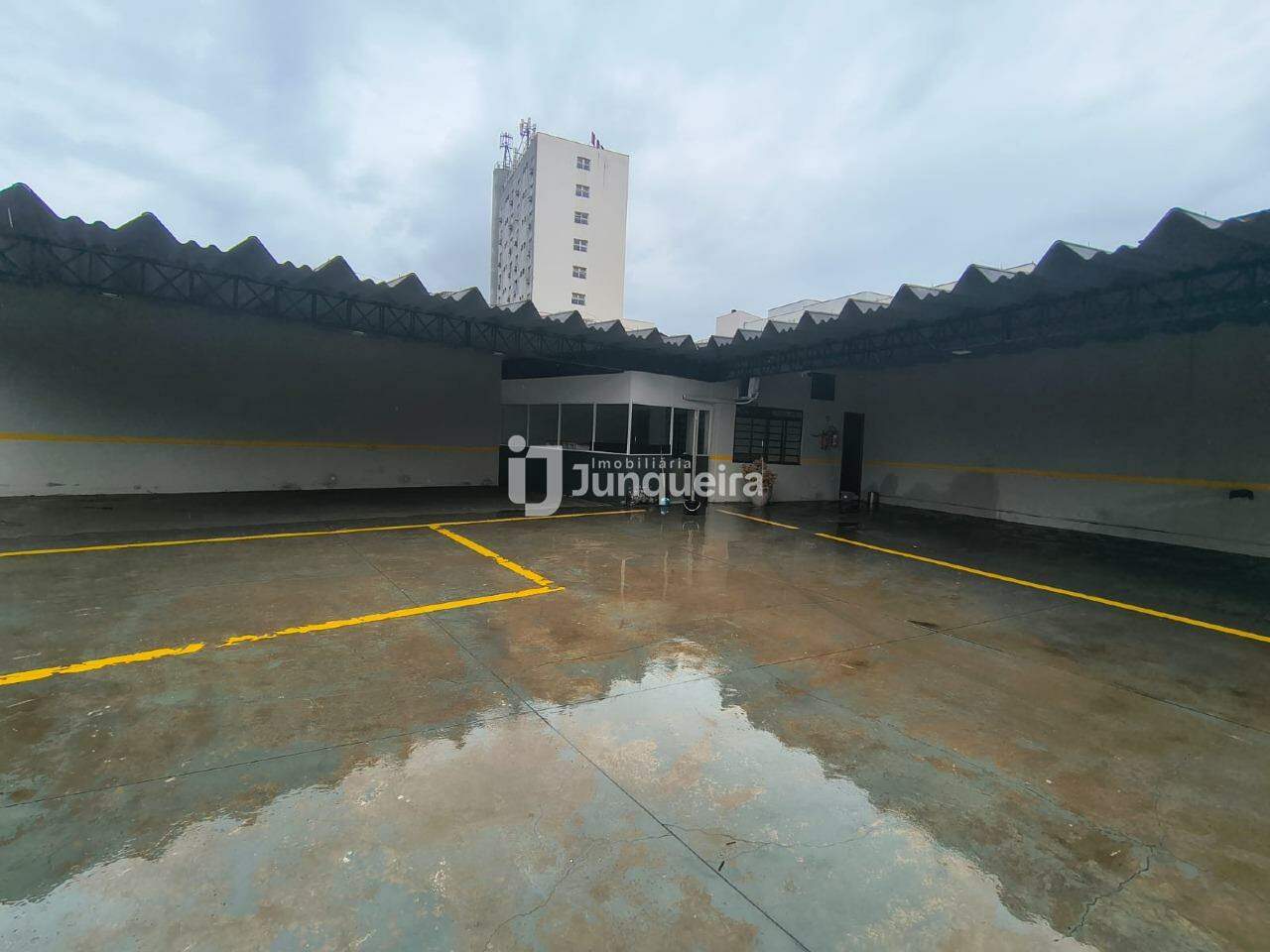 Salão para alugar, no bairro Centro em Piracicaba - SP