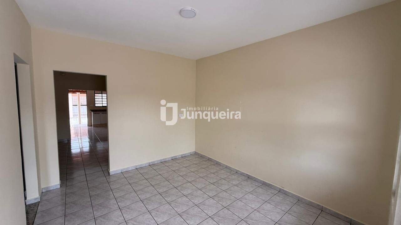 Casa à venda, 3 quartos, 4 vagas, no bairro Santa Terezinha em Piracicaba - SP