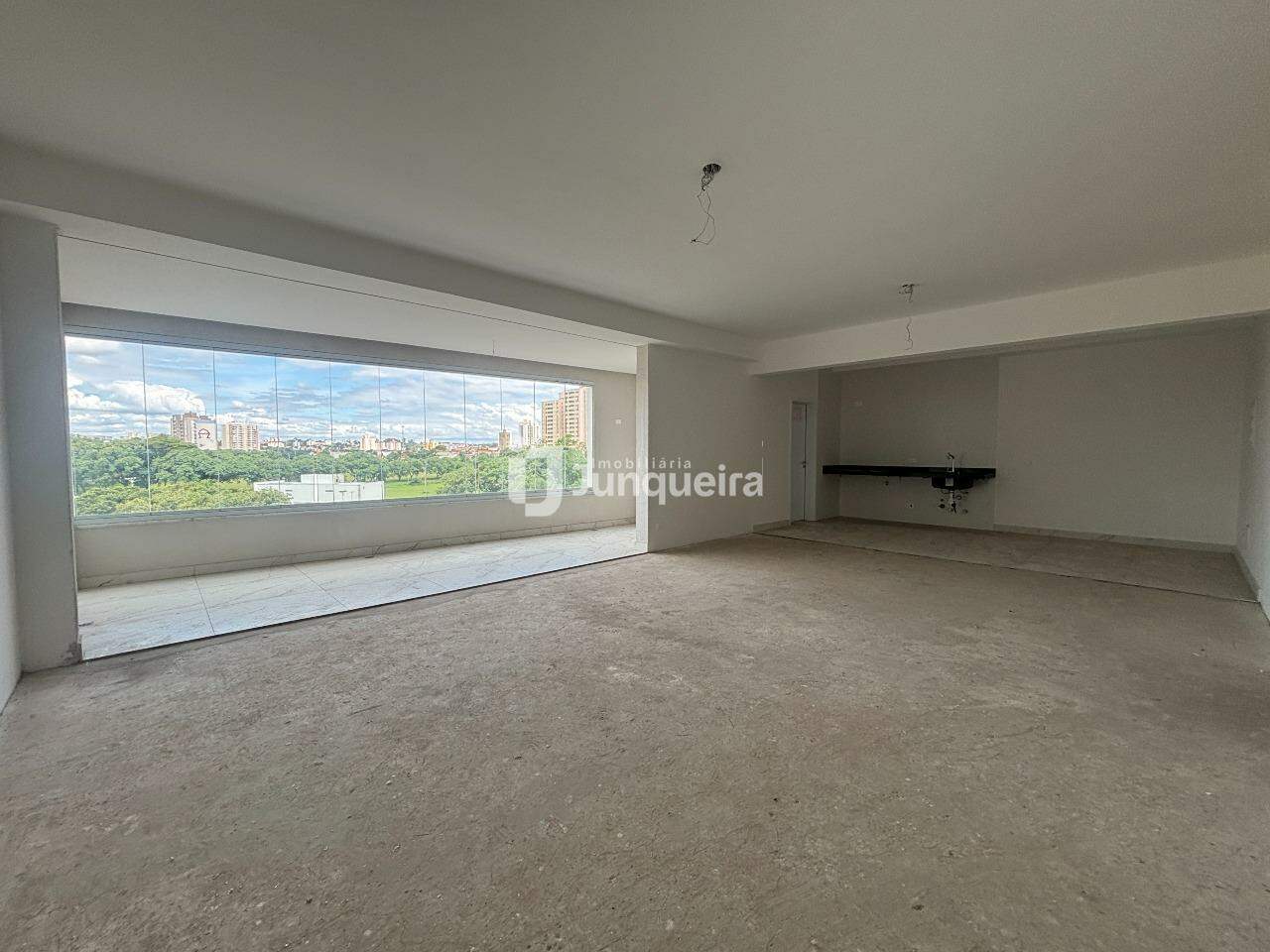Apartamento à venda no Edifício Gran Bellagio, 3 quartos, sendo 3 suítes, 3 vagas, no bairro São Judas em Piracicaba - SP