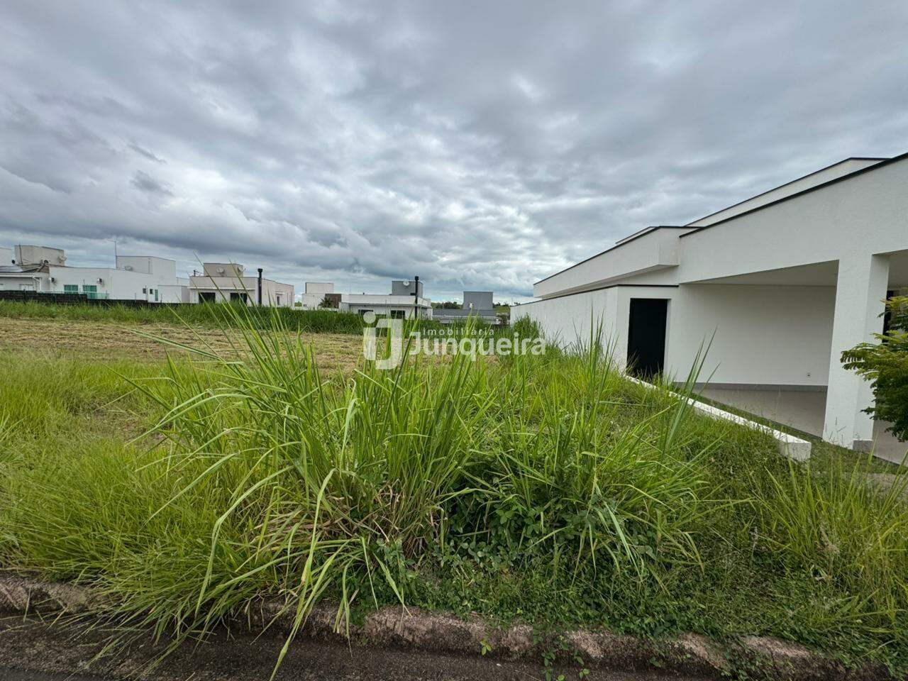 Terreno em Condomínio à venda no Canadá Residencial, no bairro Canadá Residencial em Piracicaba - SP