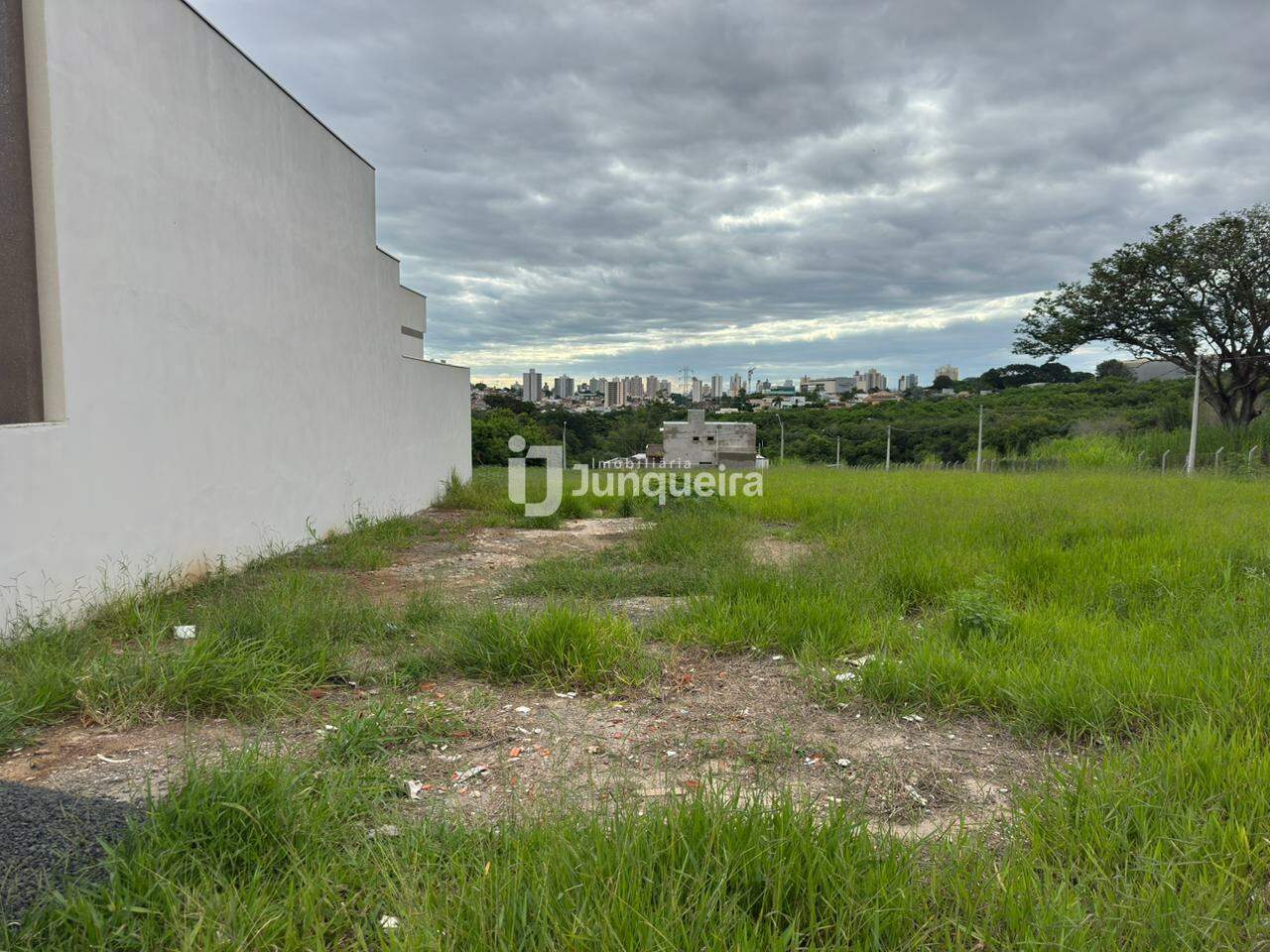 Terreno em Condomínio à venda no Terras do Sinhô III, no bairro Terras do Sinhô III  em Piracicaba - SP