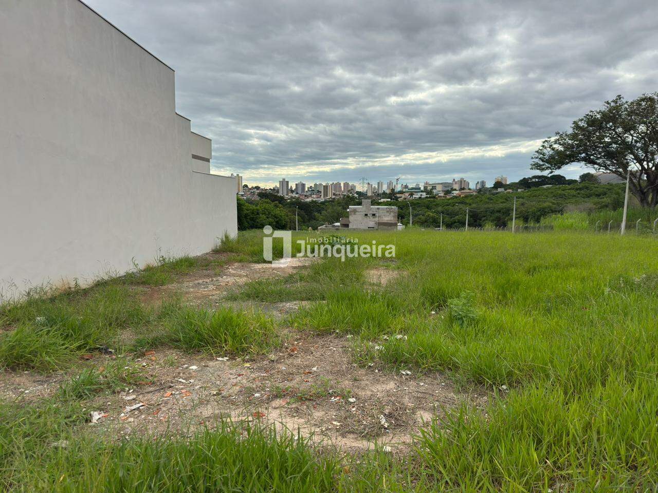 Terreno em Condomínio à venda no Terras do Sinhô III, no bairro Terras do Sinhô III  em Piracicaba - SP