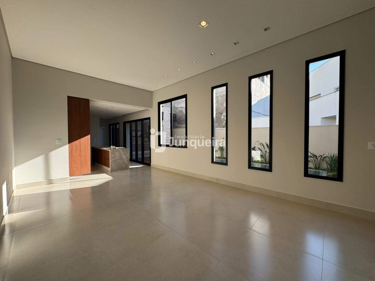 Casa em Condomínio à venda no Reserva do Engenho , 3 quartos, sendo 3 suítes, 2 vagas, no bairro Reserva do Engenho em Piracicaba - SP