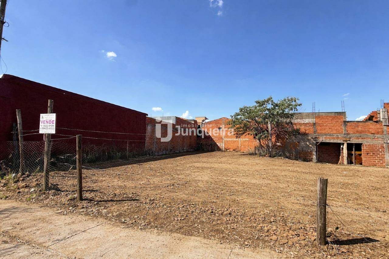 Terreno à venda, no bairro Água Branca em Piracicaba - SP
