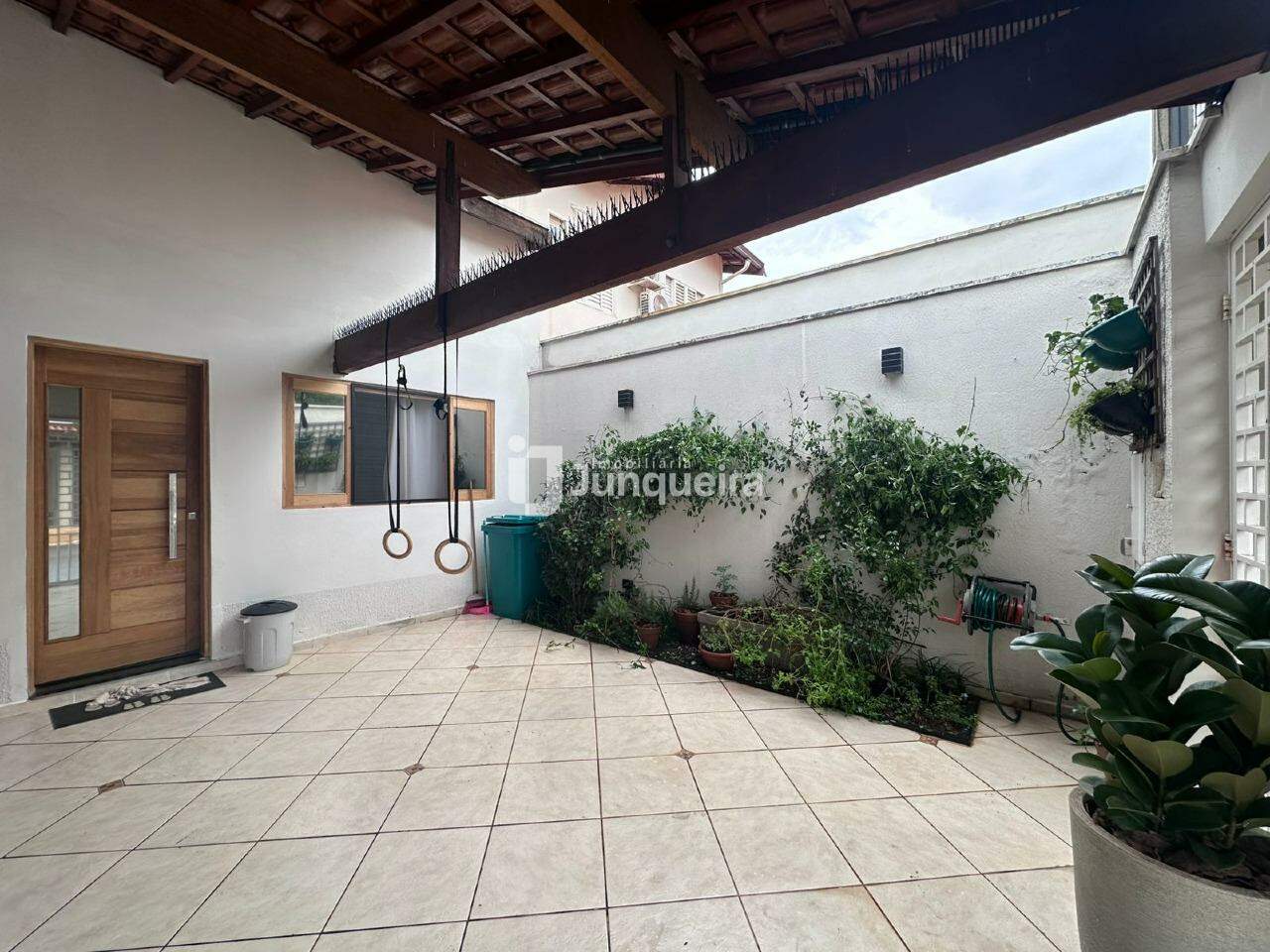 Casa em Condomínio à venda no Villagio Santa Laura, 5 quartos, sendo 2 suítes, 2 vagas, no bairro Água Branca em Piracicaba - SP