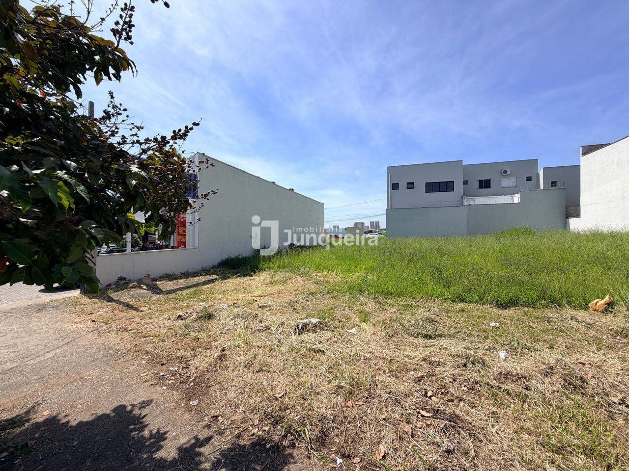 Terreno à venda, no bairro Santa Terezinha em Piracicaba - SP