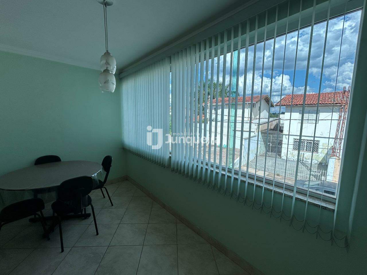 Casa à venda, 6 quartos, sendo 2 suítes, 3 vagas, no bairro Pompéia em Piracicaba - SP