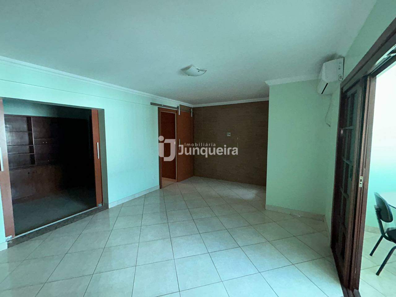 Casa à venda, 6 quartos, sendo 2 suítes, 3 vagas, no bairro Pompéia em Piracicaba - SP