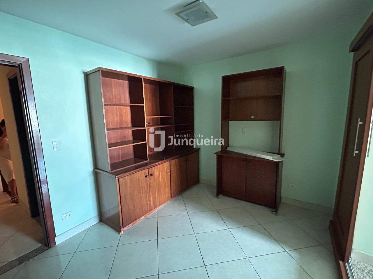Casa à venda, 6 quartos, sendo 2 suítes, 3 vagas, no bairro Pompéia em Piracicaba - SP