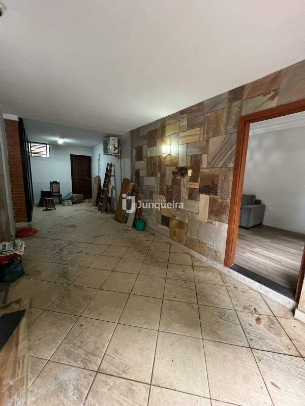 Casa para alugar, 3 quartos, 2 vagas, no bairro Centro em Piracicaba - SP