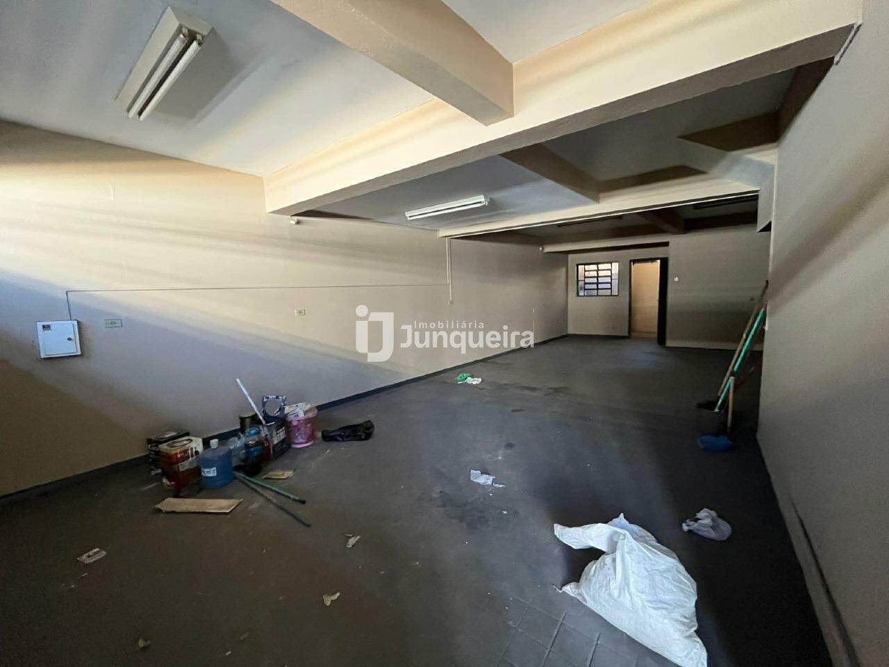 Salão para alugar, no bairro Cidade Alta em Piracicaba - SP
