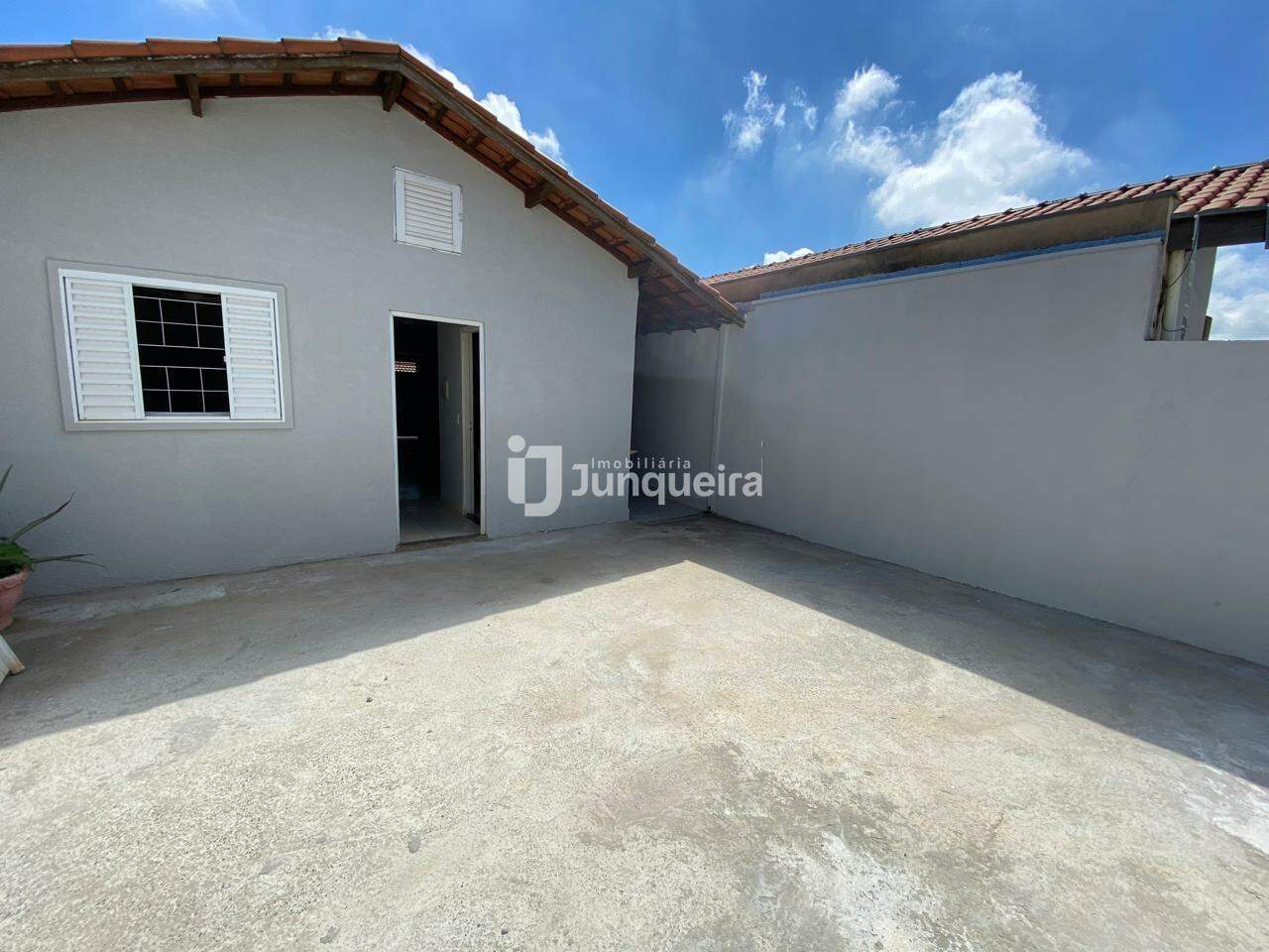 Casa à venda, 2 quartos, 2 vagas, no bairro Residencial Mont Carlo em Piracicaba - SP