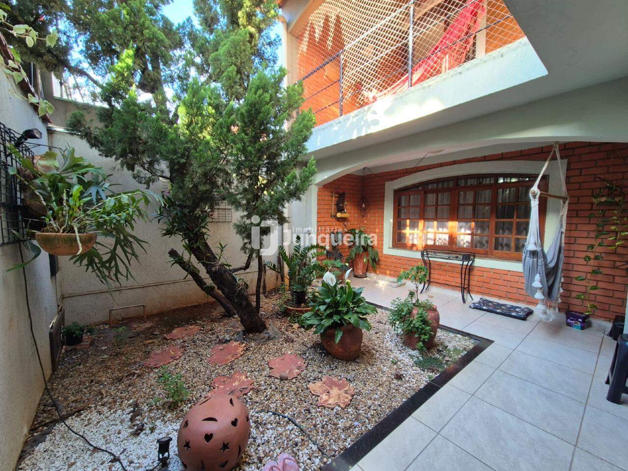 Casa à venda, 3 quartos, sendo 1 suíte, 2 vagas, no bairro Jardim Monumento em Piracicaba - SP