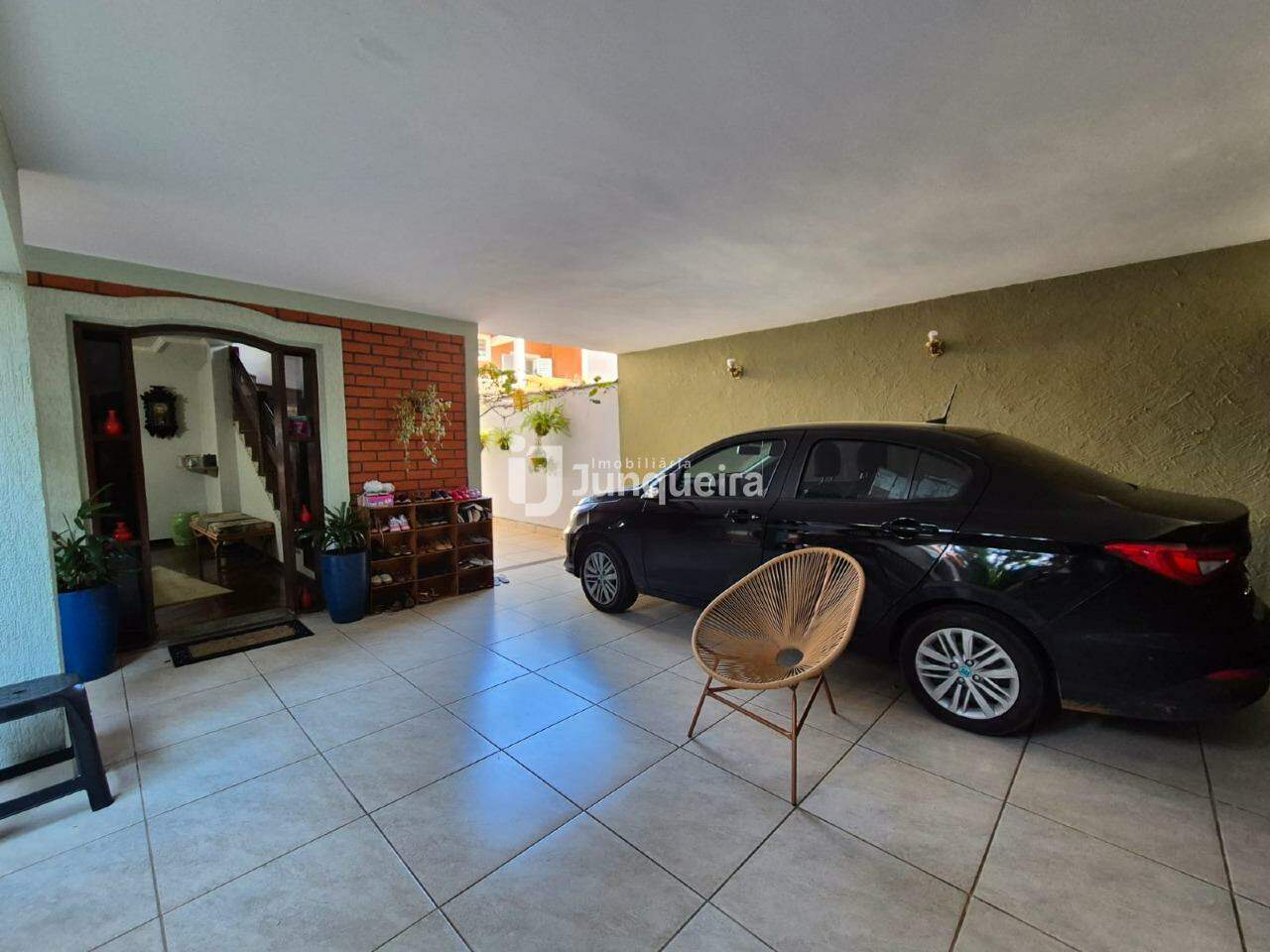 Casa à venda, 3 quartos, sendo 1 suíte, 2 vagas, no bairro Jardim Monumento em Piracicaba - SP