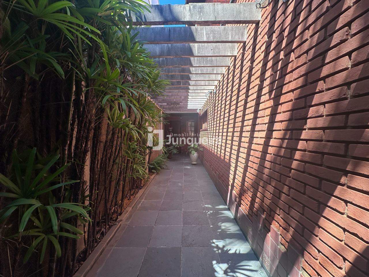 Casa à venda, 4 quartos, sendo 1 suíte, 4 vagas, no bairro Alemães em Piracicaba - SP