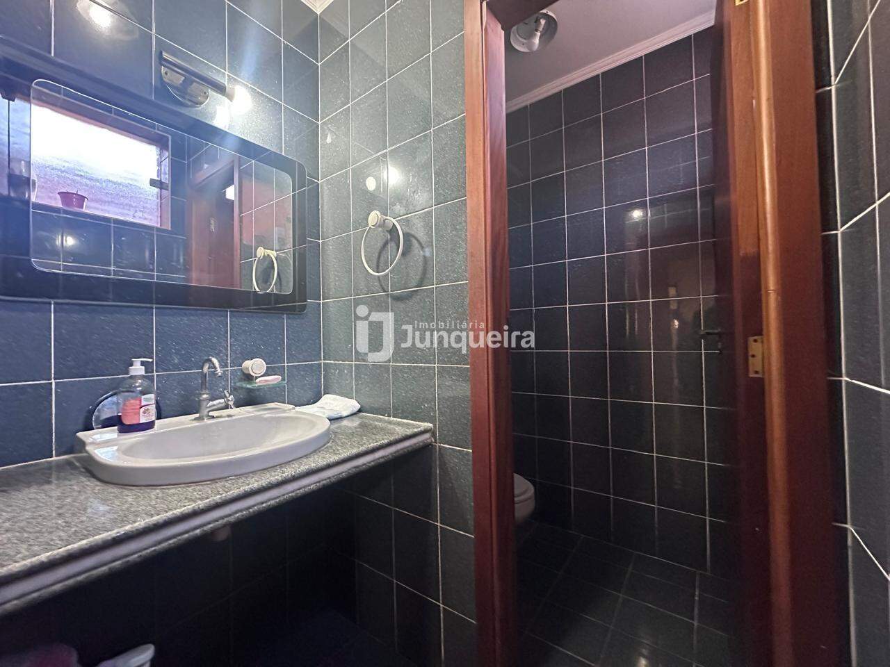 Casa à venda, 4 quartos, sendo 1 suíte, 4 vagas, no bairro Alemães em Piracicaba - SP