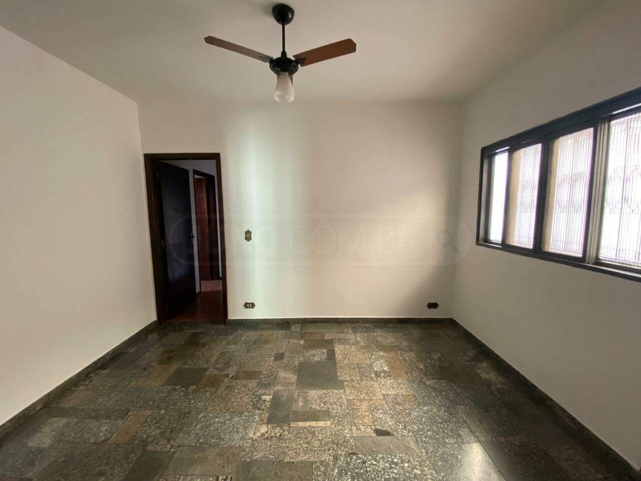 Casa à venda, 3 quartos, sendo 1 suíte, 3 vagas, no bairro Vila Monteiro em Piracicaba - SP