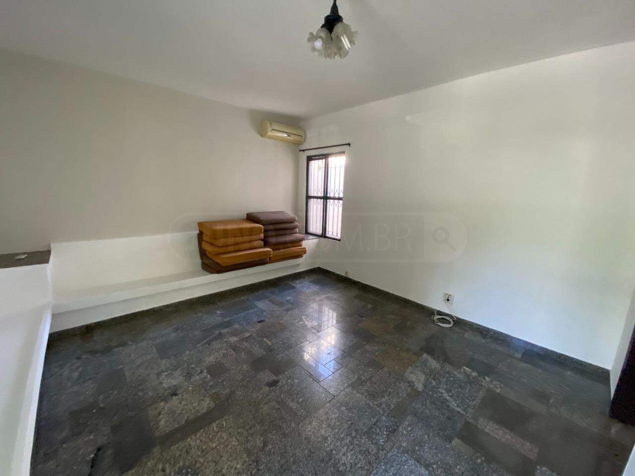 Casa à venda, 3 quartos, sendo 1 suíte, 3 vagas, no bairro Vila Monteiro em Piracicaba - SP