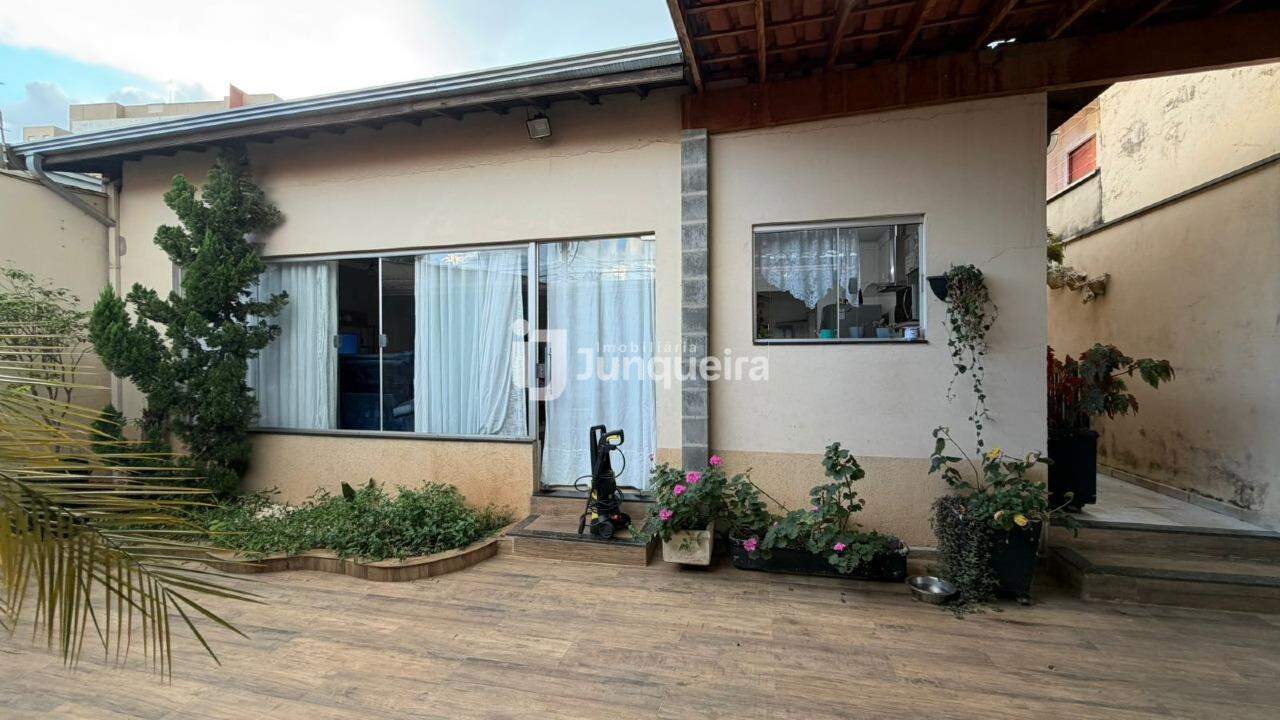 Casa à venda, 3 quartos, sendo 1 suíte, 2 vagas, no bairro Parque Conceição em Piracicaba - SP
