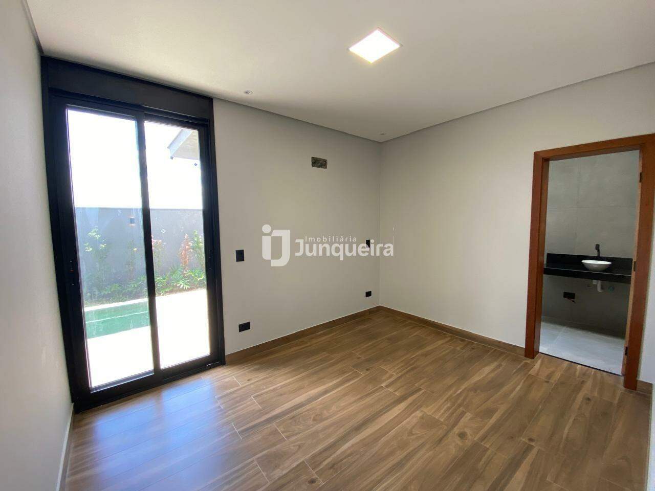 Casa em Condomínio à venda no Soleil , 3 quartos, sendo 1 suíte, 2 vagas, no bairro Soleil em Piracicaba - SP