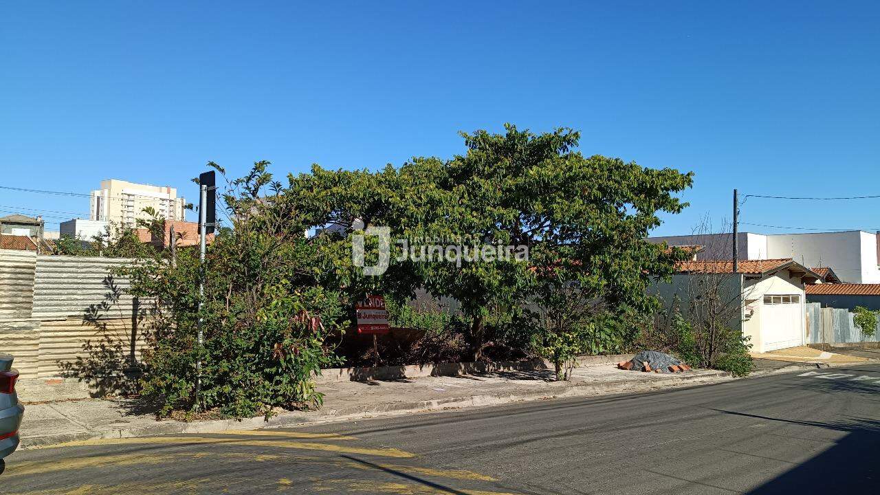 Terreno à venda, 1 vaga, no bairro Parque Conceição II em Piracicaba - SP