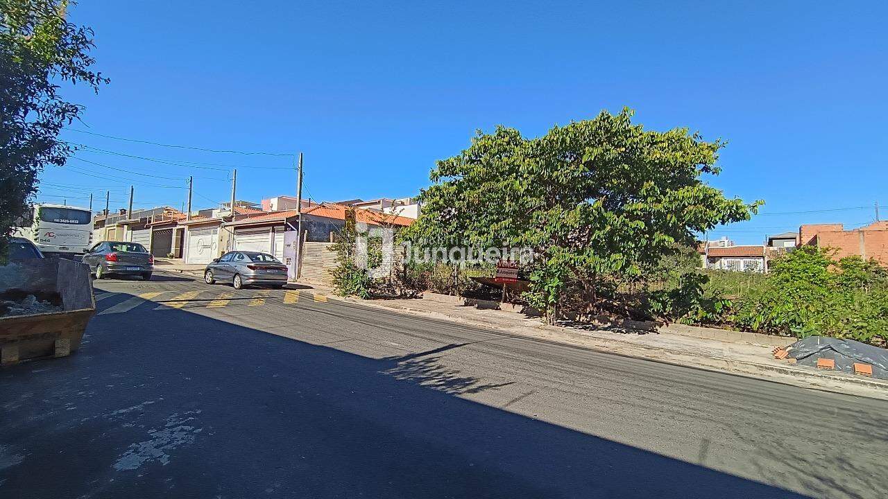 Terreno à venda, 1 vaga, no bairro Parque Conceição II em Piracicaba - SP