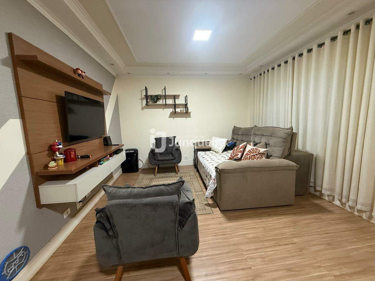 Casa à venda, 2 quartos, sendo 2 suítes, 2 vagas, no bairro Água Branca em Piracicaba - SP