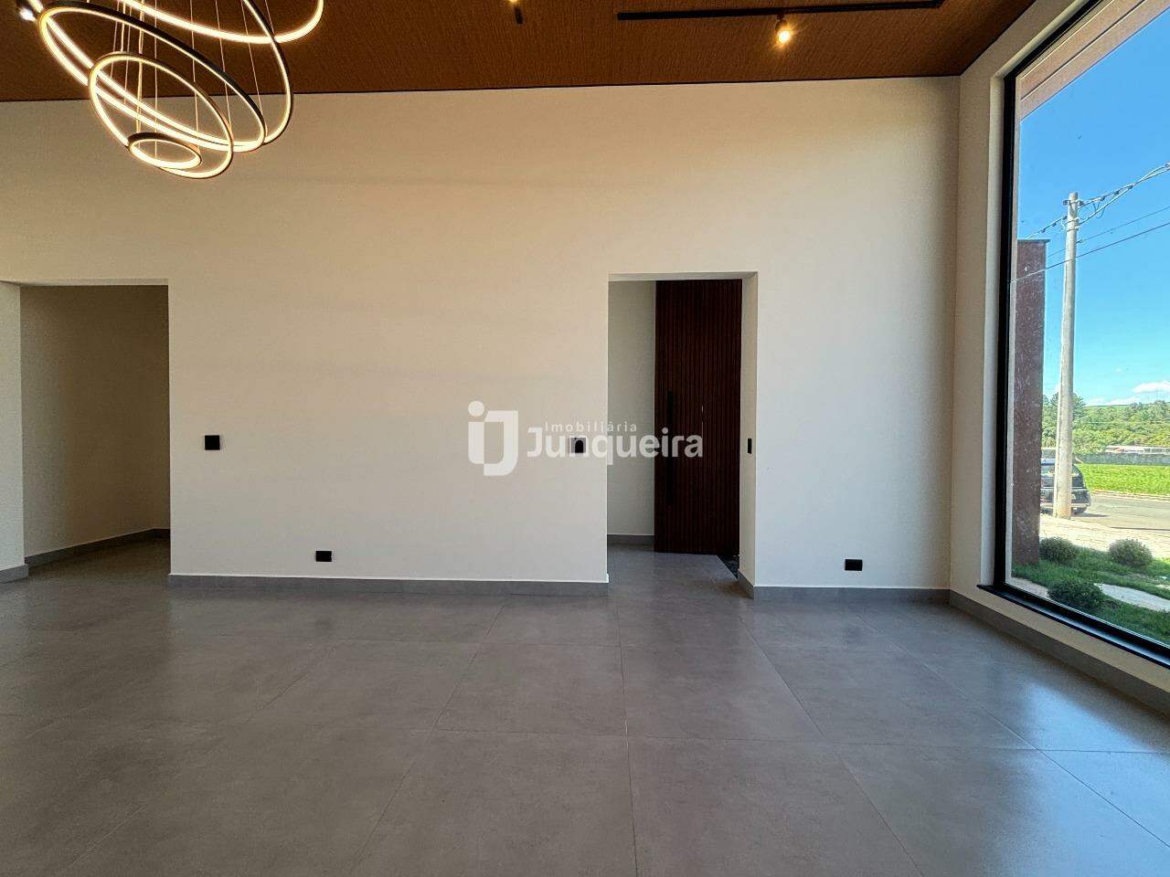 Casa em Condomínio à venda no Quinta do Engenho, 3 quartos, sendo 1 suíte, 4 vagas, no bairro Residencial Fazenda Pinheirinho em Rio das Pedras - SP