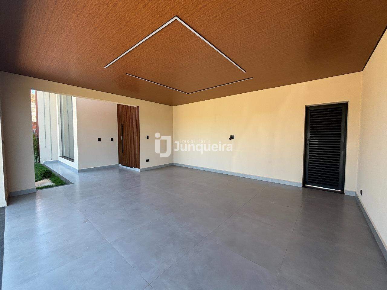 Casa em Condomínio à venda no Quinta do Engenho, 3 quartos, sendo 1 suíte, 4 vagas, no bairro Residencial Fazenda Pinheirinho em Rio das Pedras - SP