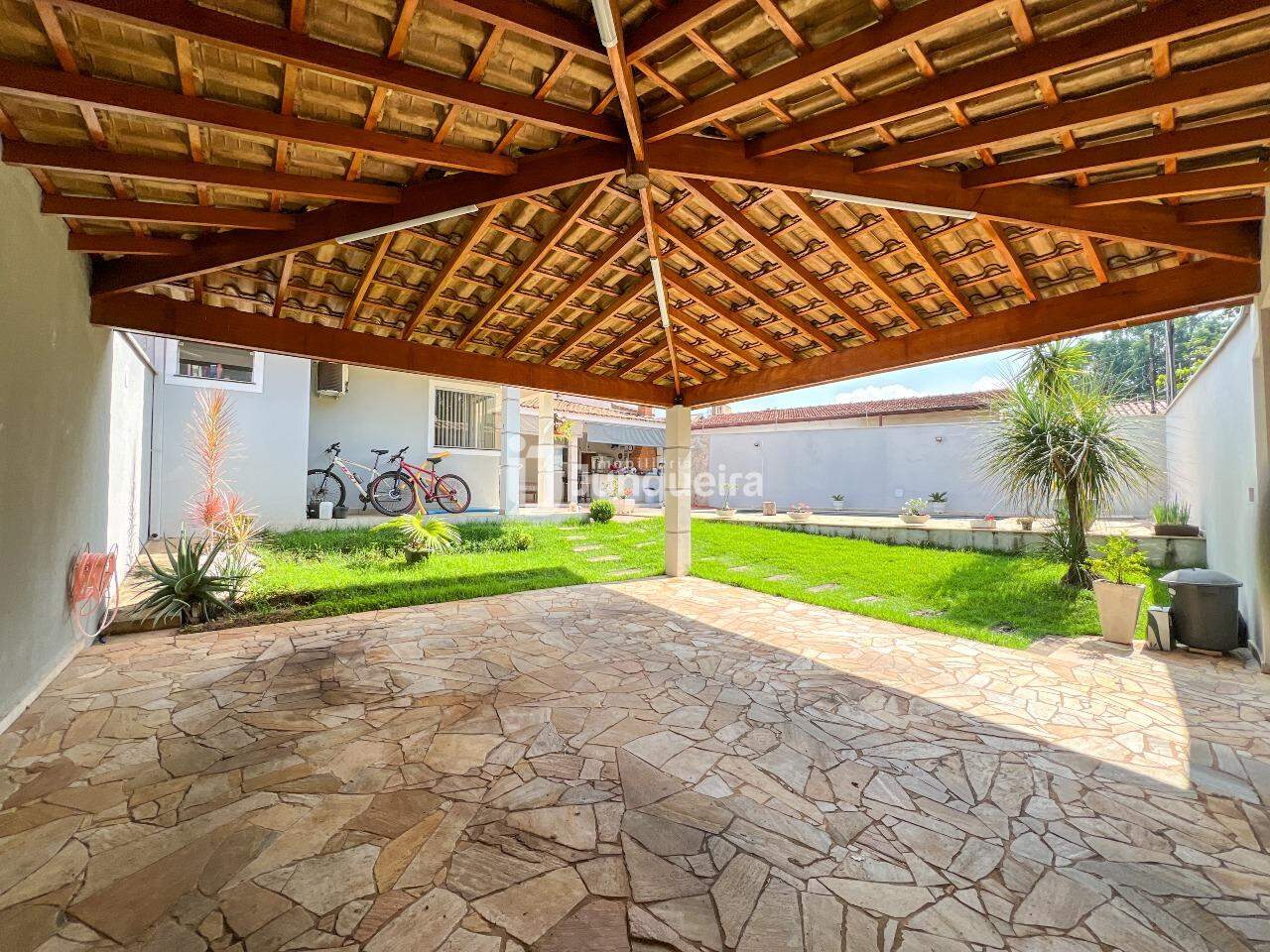 Casa à venda, 2 quartos, sendo 1 suíte, 3 vagas, no bairro São Luiz em Piracicaba - SP