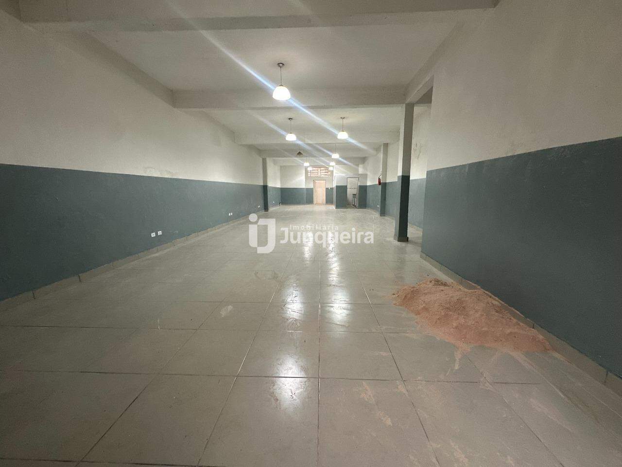 Salão para alugar, no bairro Água Branca em Piracicaba - SP