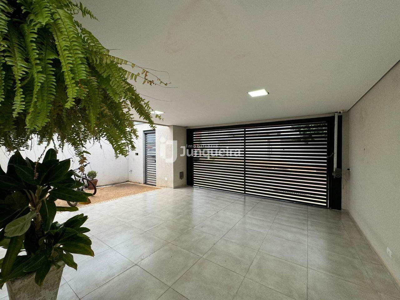 Casa à venda, 3 quartos, sendo 1 suíte, 2 vagas, no bairro Campos Do Conde em Piracicaba - SP