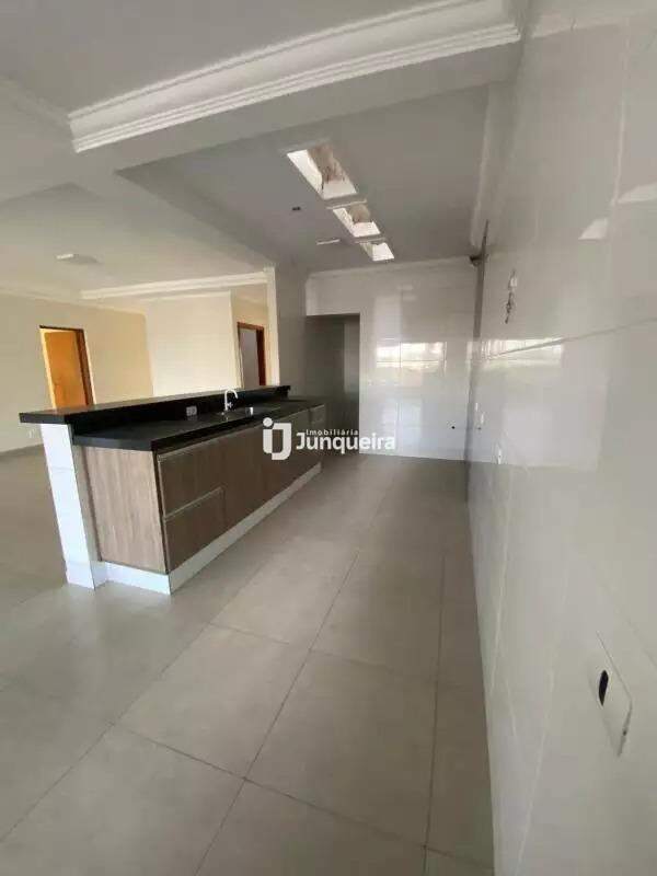 Casa Comercial para alugar, 3 quartos, sendo 1 suíte, 2 vagas, no bairro Santa Terezinha em Piracicaba - SP