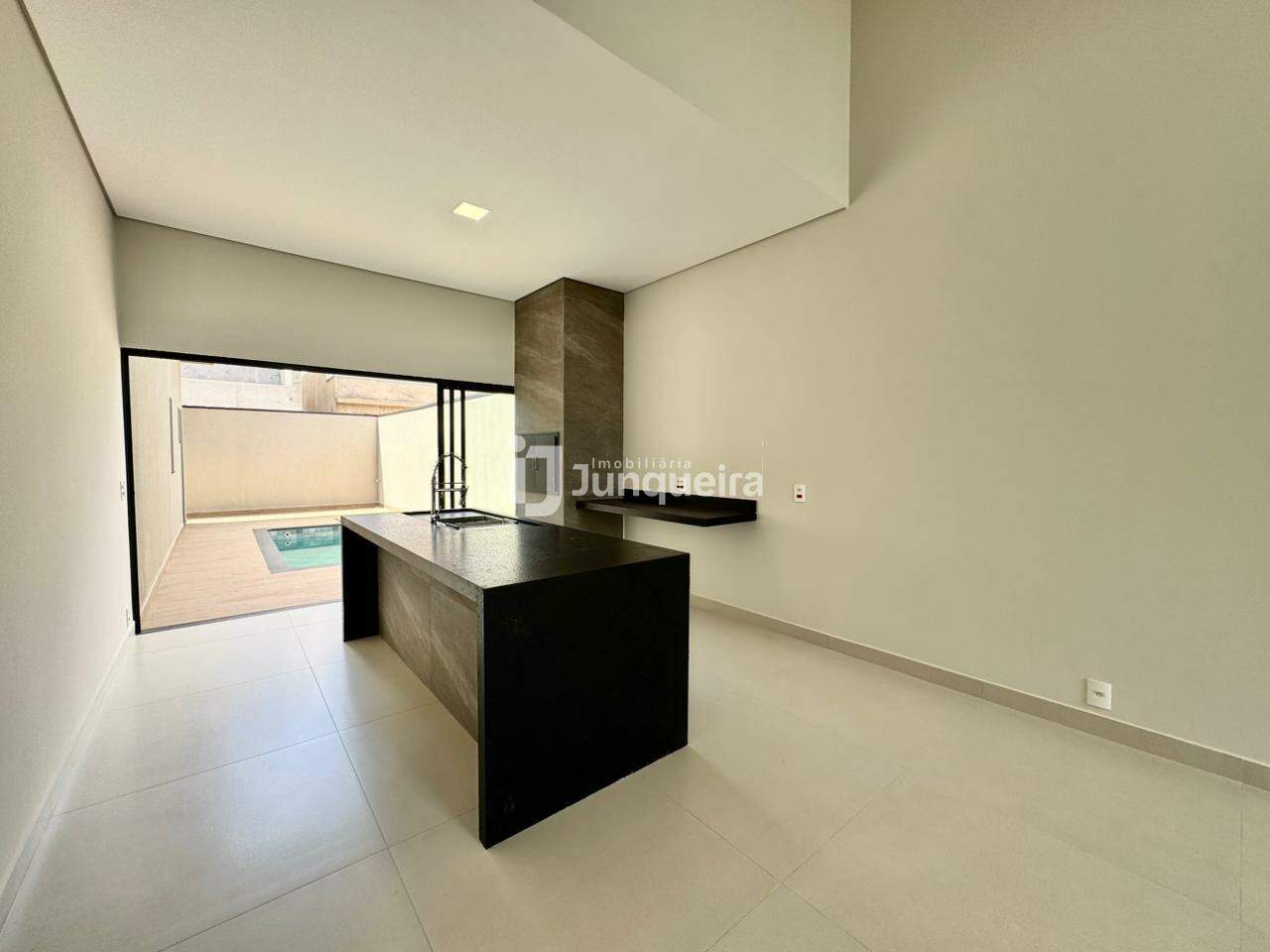 Casa em Condomínio à venda no Canadá Residencial, 3 quartos, sendo 2 suítes, 2 vagas, no bairro Canadá Residencial em Piracicaba - SP