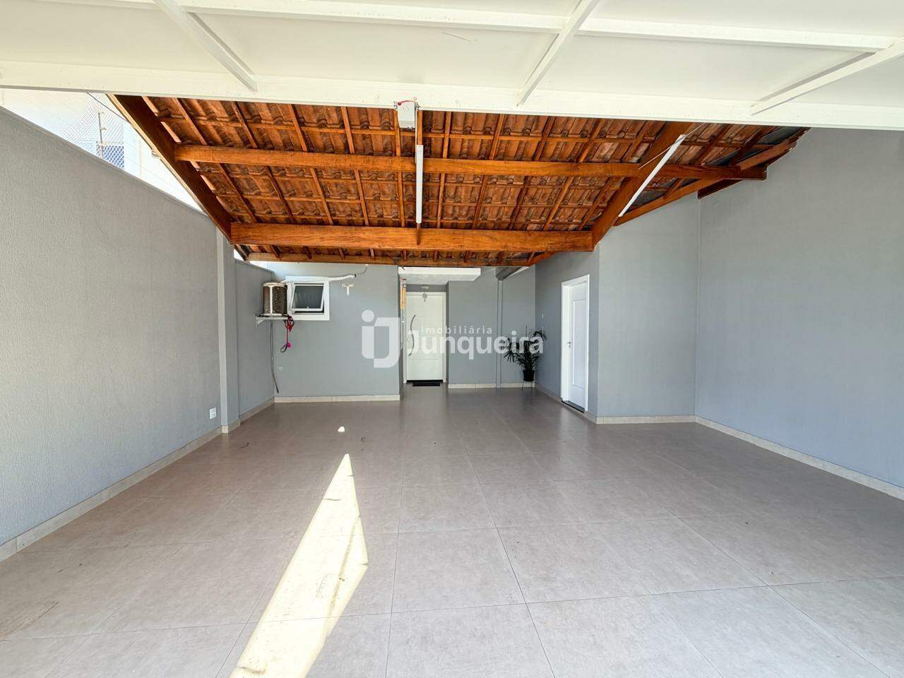 Casa à venda, 3 quartos, sendo 1 suíte, 2 vagas, no bairro Residencial Portal da Água Branca em Piracicaba - SP