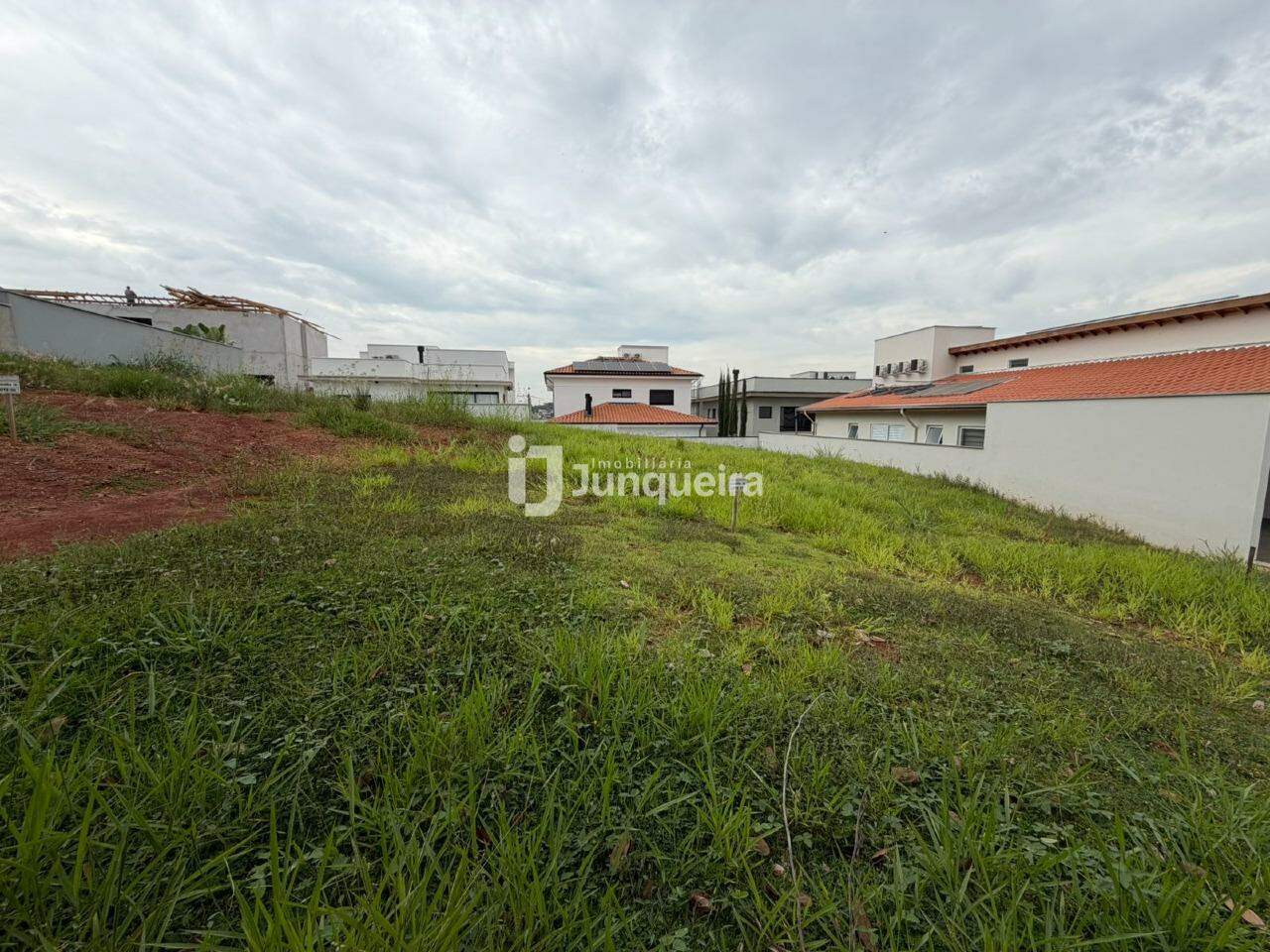 Terreno em Condomínio à venda no Villa D'Aquila, no bairro Villa D'áquila em Piracicaba - SP