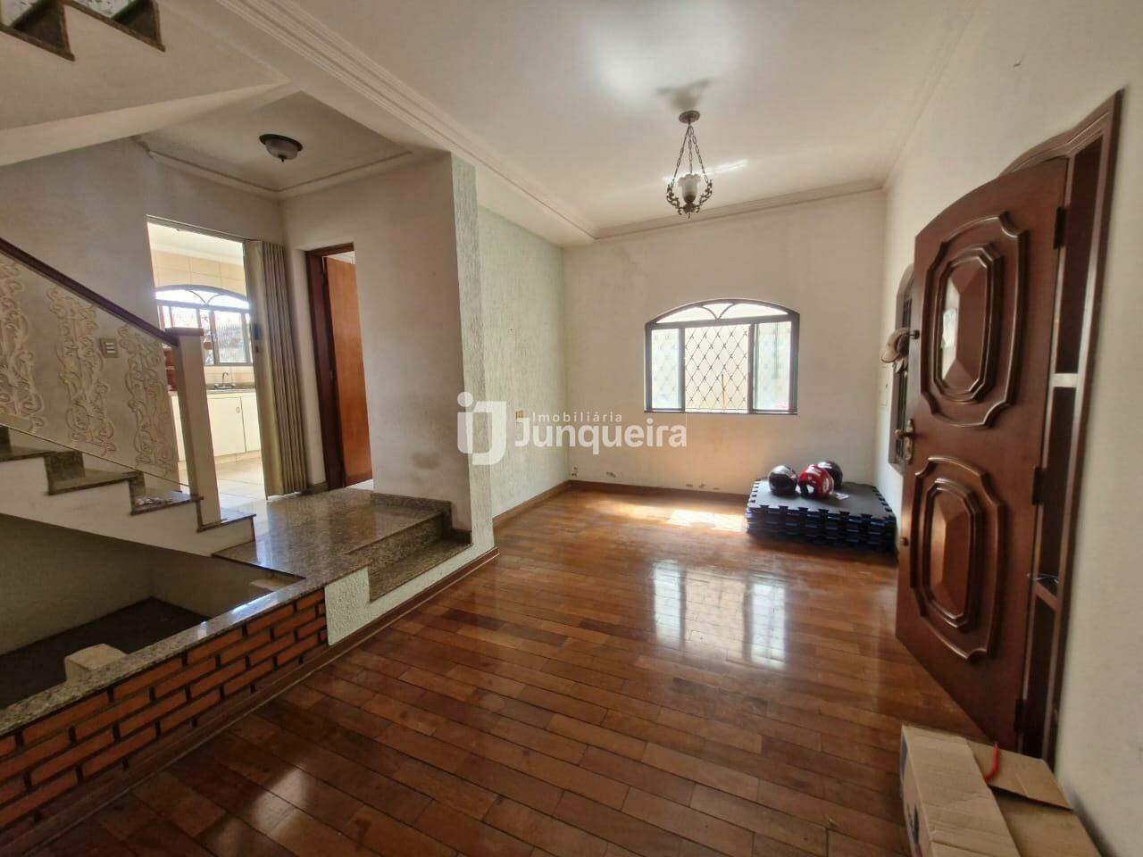 Casa à venda, 3 quartos, sendo 1 suíte, 3 vagas, no bairro Cidade Alta em Piracicaba - SP