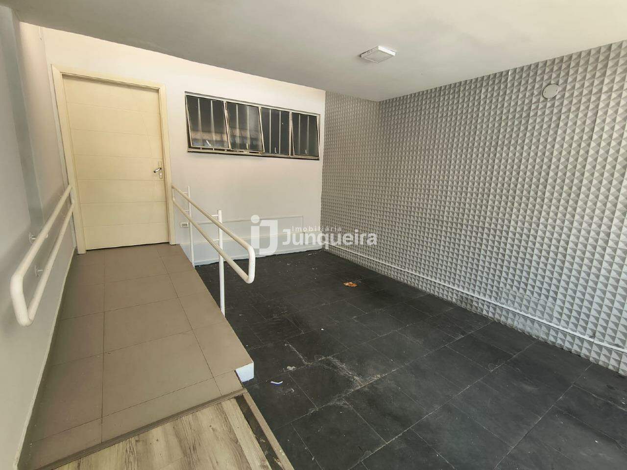 Prédio Comercial à venda, 1 vaga, no bairro Cidade Alta em Piracicaba - SP