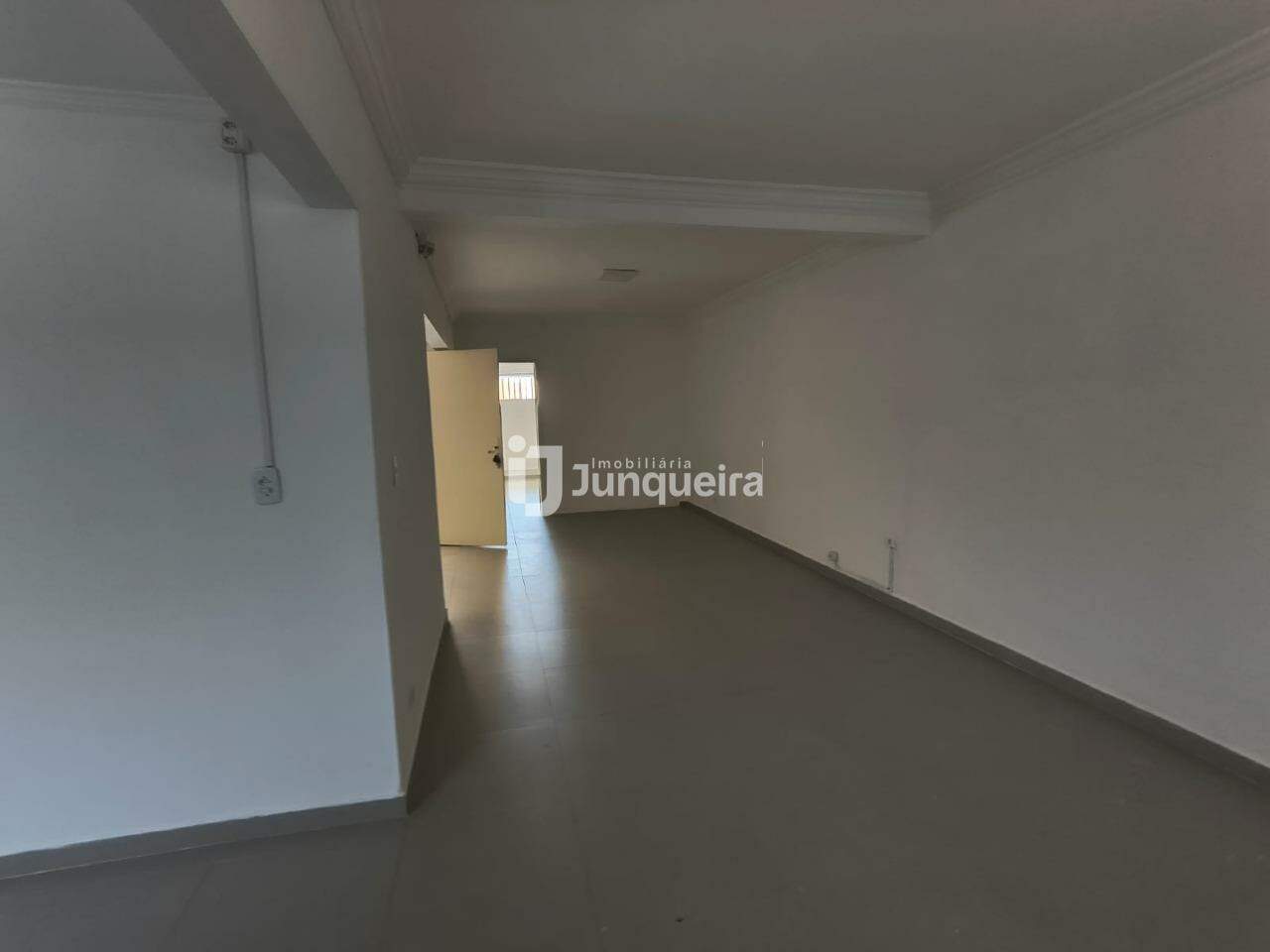 Prédio Comercial à venda, 1 vaga, no bairro Cidade Alta em Piracicaba - SP