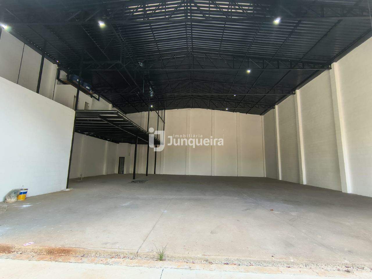Galpão para alugar, 12 vagas, no bairro Castelinho em Piracicaba - SP