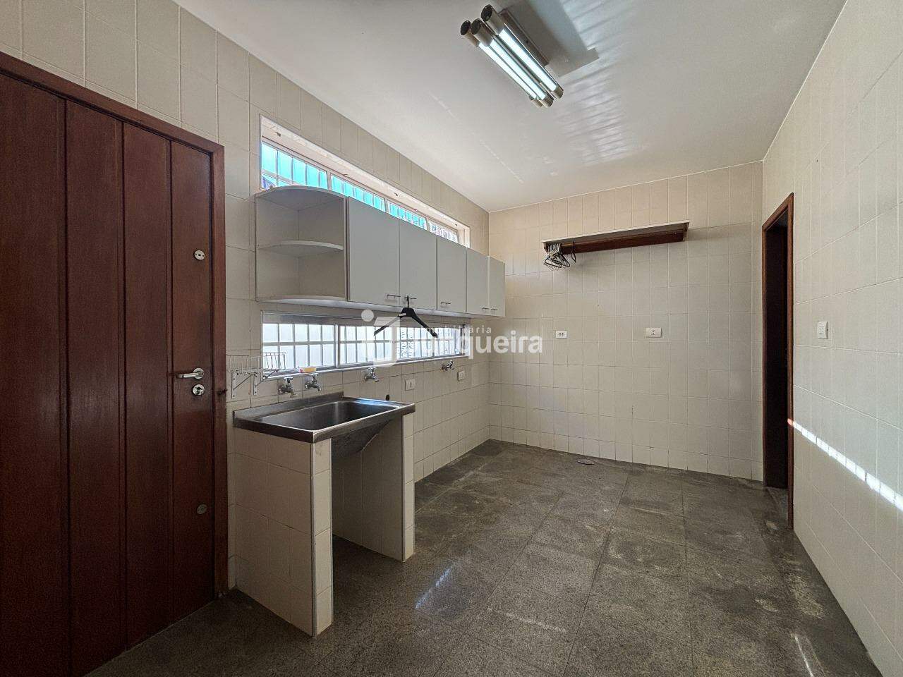 Casa para alugar, 3 quartos, sendo 1 suíte, 3 vagas, no bairro Nova Piracicaba em Piracicaba - SP