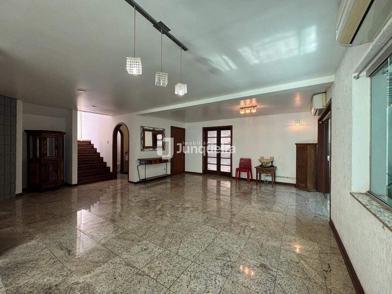 Casa para alugar, 3 quartos, sendo 1 suíte, 3 vagas, no bairro Nova Piracicaba em Piracicaba - SP