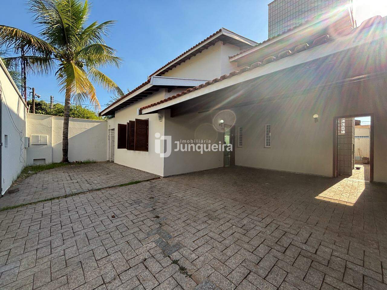 Casa para alugar, 3 quartos, sendo 1 suíte, 3 vagas, no bairro Nova Piracicaba em Piracicaba - SP