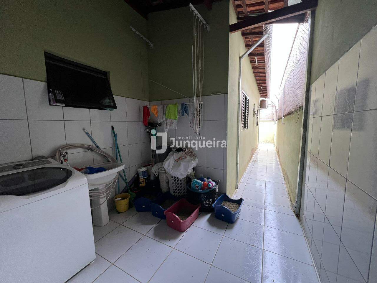 Casa para alugar, 2 quartos, sendo 1 suíte, 1 vaga, no bairro Santa Rosa em Piracicaba - SP