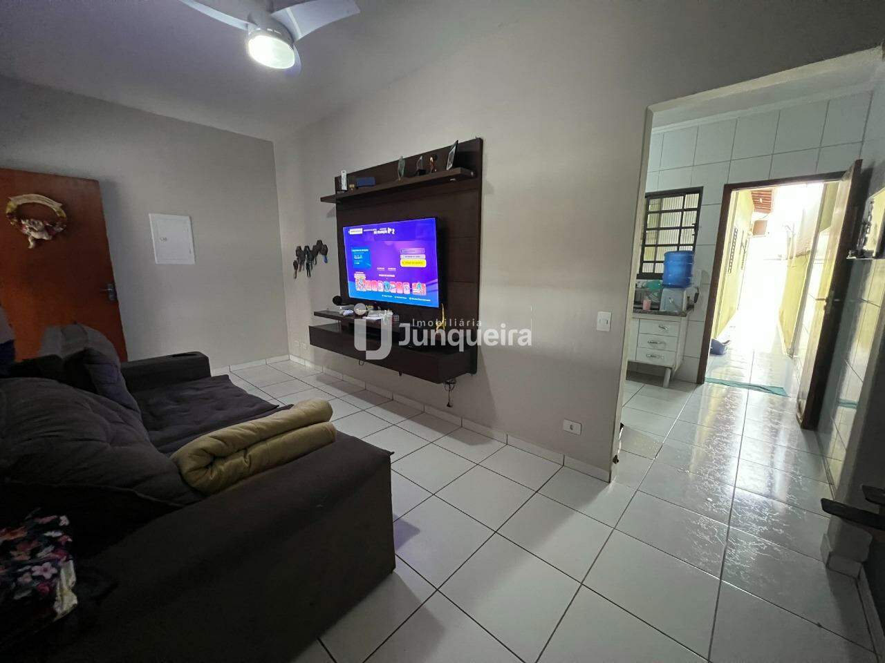 Casa para alugar, 2 quartos, sendo 1 suíte, 1 vaga, no bairro Santa Rosa em Piracicaba - SP