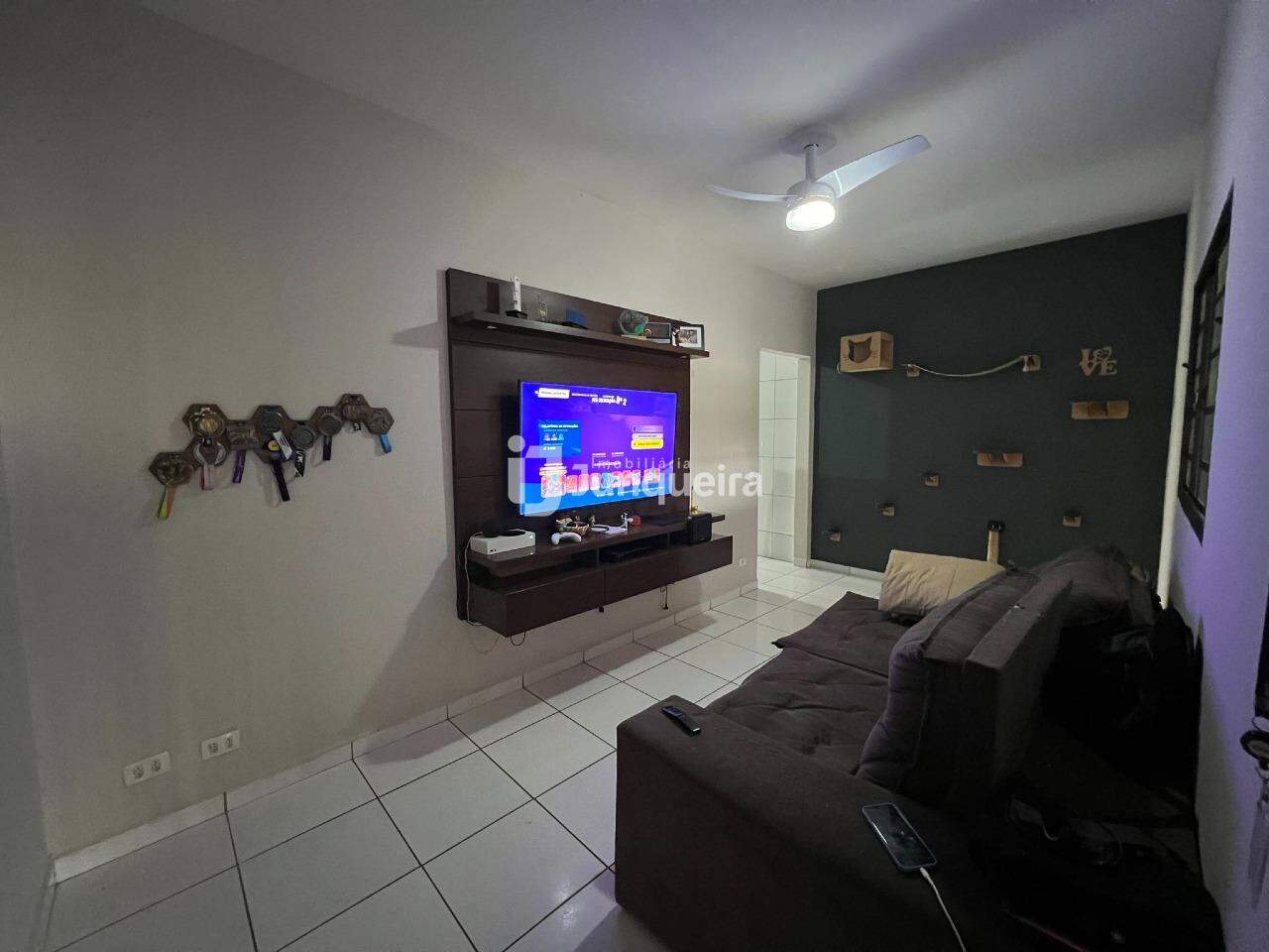 Casa para alugar, 2 quartos, sendo 1 suíte, 1 vaga, no bairro Santa Rosa em Piracicaba - SP