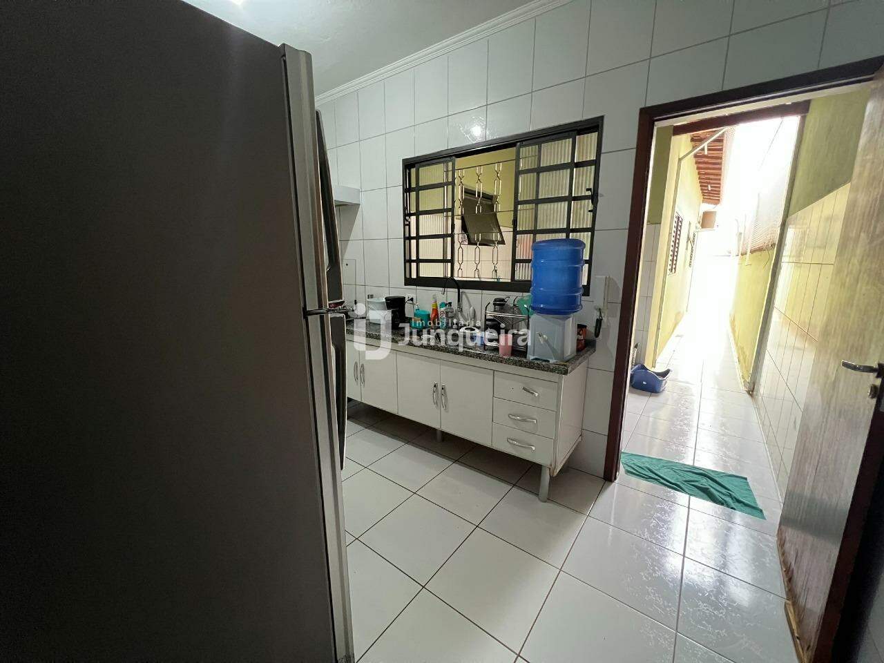 Casa para alugar, 2 quartos, sendo 1 suíte, 1 vaga, no bairro Santa Rosa em Piracicaba - SP