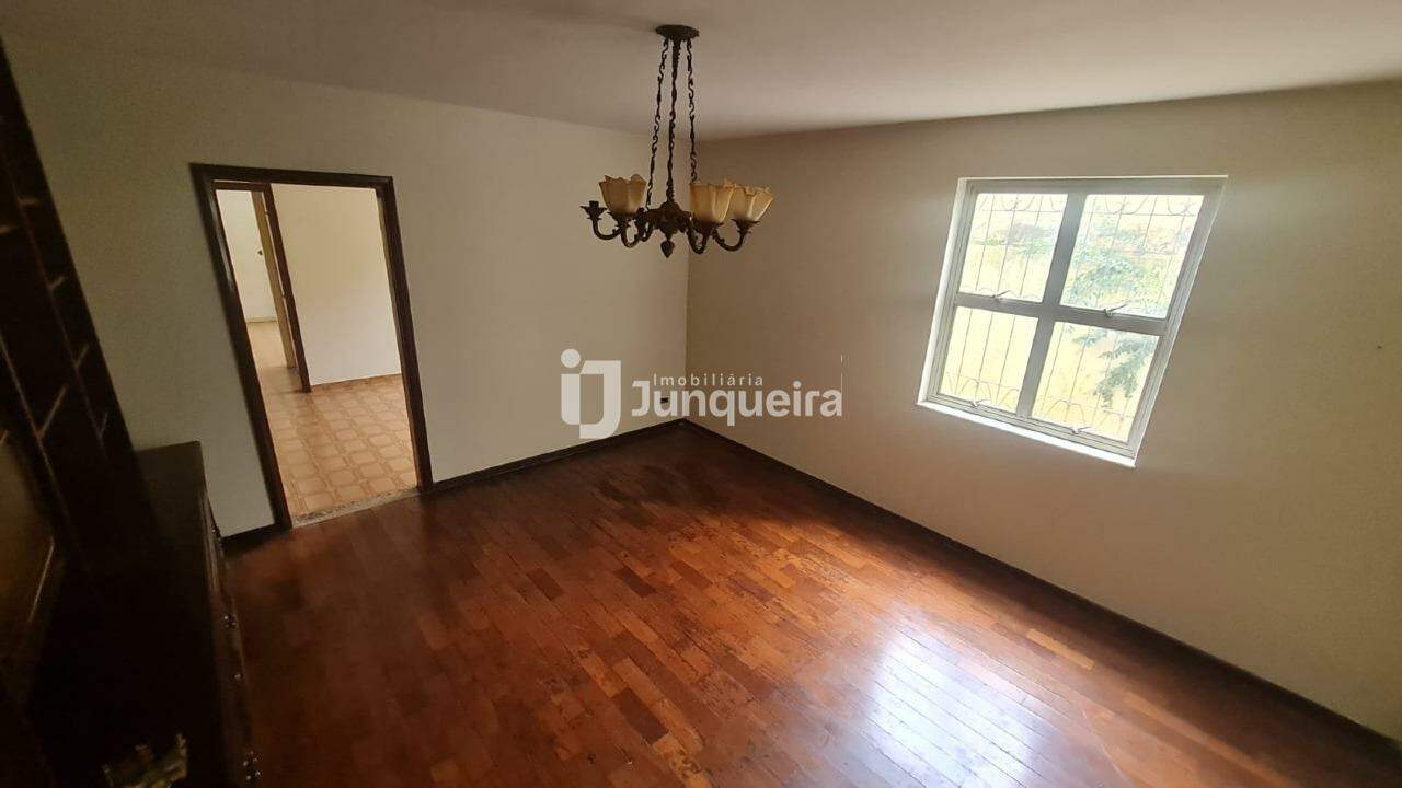Casa para alugar, 3 quartos, sendo 1 suíte, 2 vagas, no bairro Centro em Piracicaba - SP