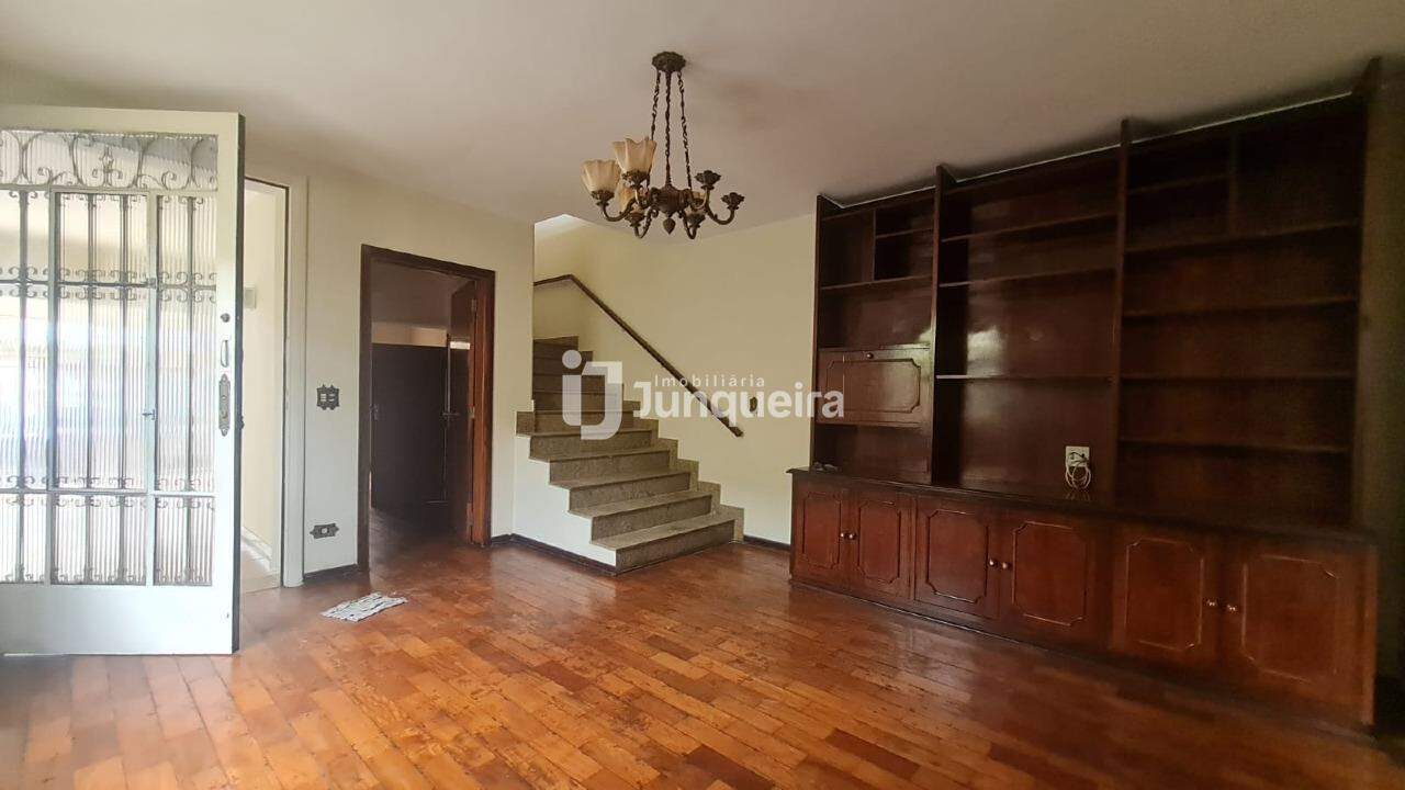 Casa para alugar, 3 quartos, sendo 1 suíte, 2 vagas, no bairro Centro em Piracicaba - SP