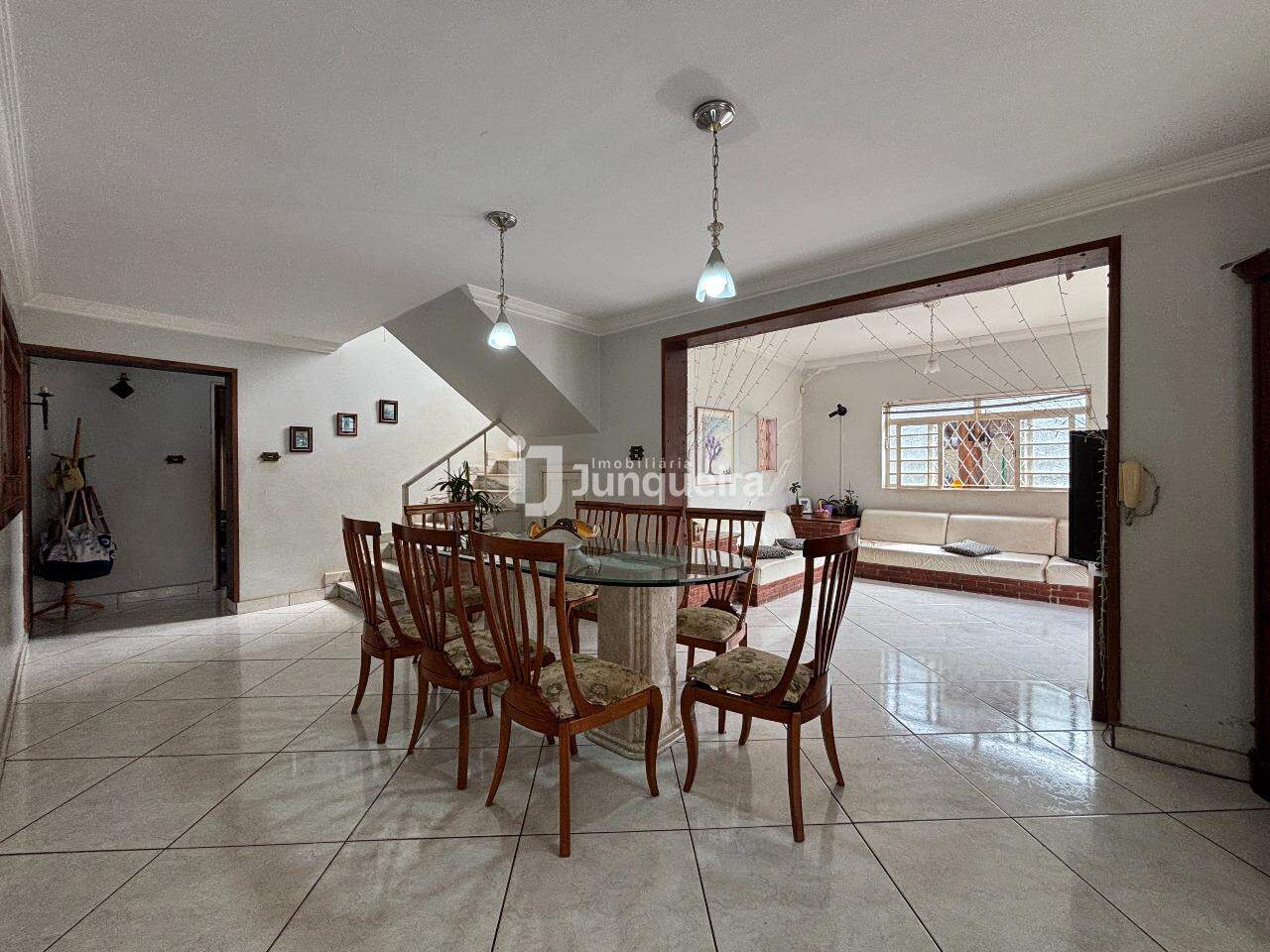 Casa à venda, 4 quartos, sendo 1 suíte, 8 vagas, no bairro Nova Piracicaba em Piracicaba - SP